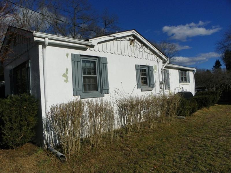 42 Meriden Rd - Photo 1
