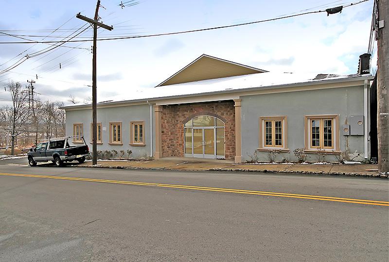 110 Summit Ave - Photo 1