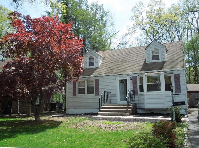 1140 Inwood Pl - Photo 1