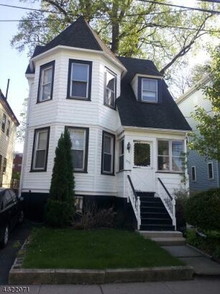 372 Hawthorne St - Photo 1