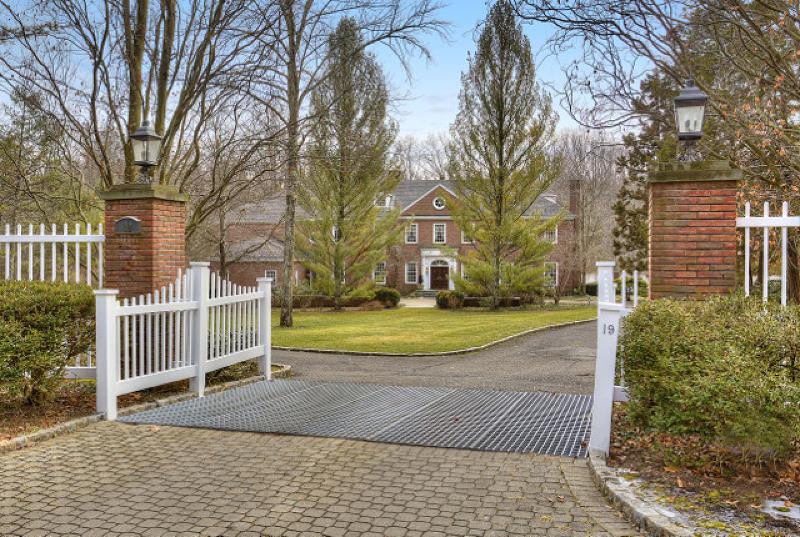 19 Country Dr - Photo 1