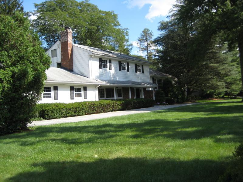 789 Huron Rd - Photo 1