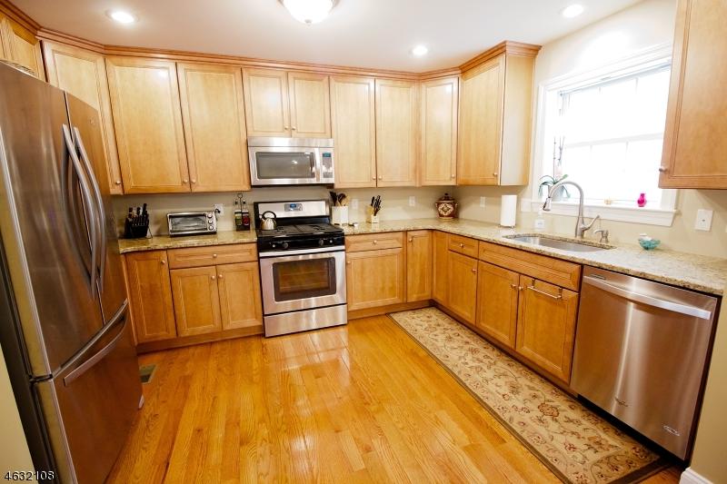 19 Roseland Ave - Photo 1