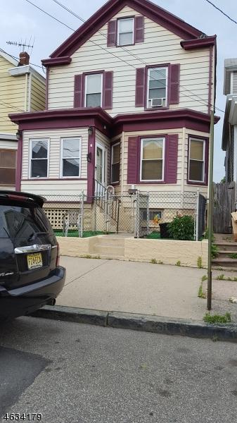 572 E 33rd St - Photo 1