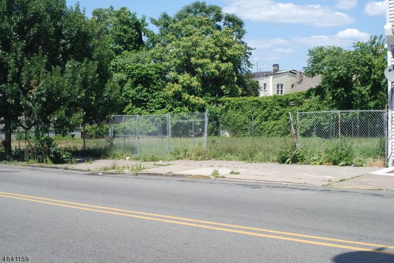 555 Main St - Photo 1
