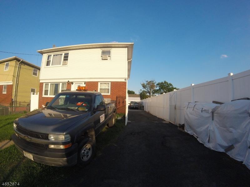 933 Walnut St - Photo 1