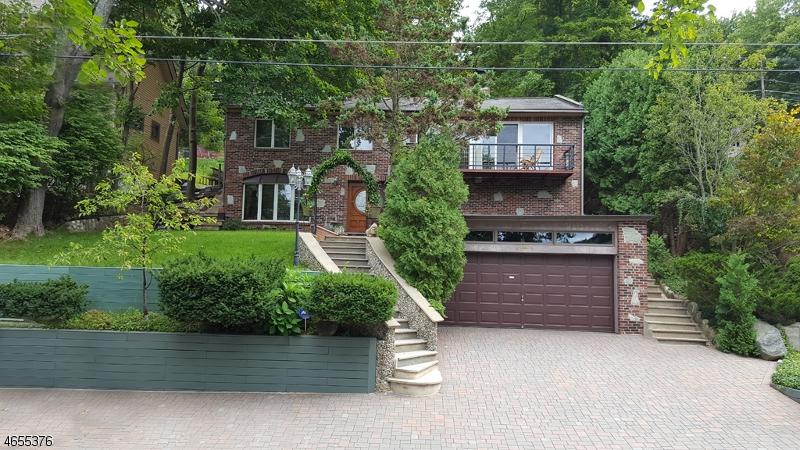 21 Maple Pkwy - Photo 1