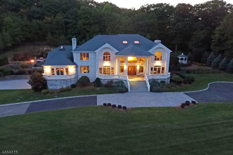 19 Elizabeth Dr - Photo 1