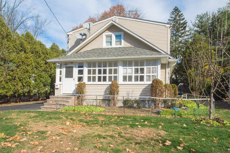 10 Ward Ave - Photo 1