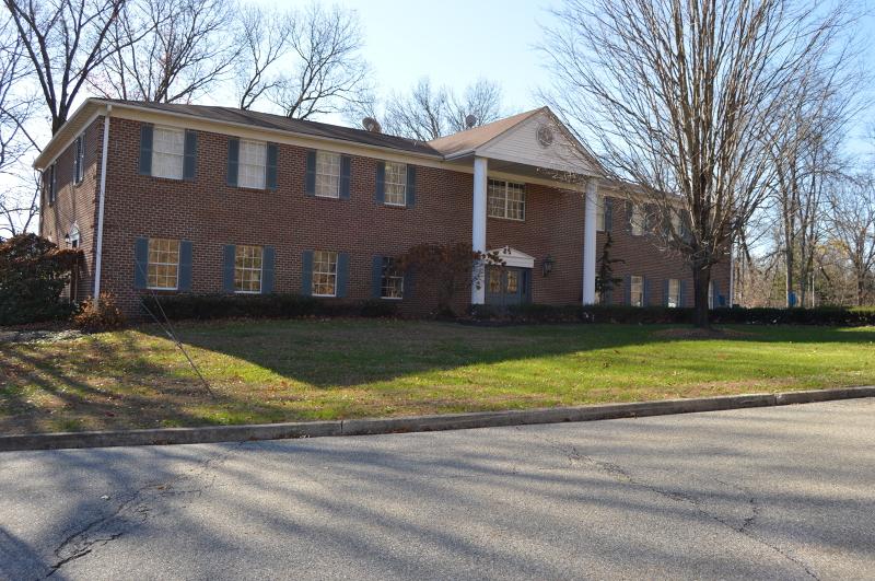 4 Manor Dr, Unit 4 - Photo 1