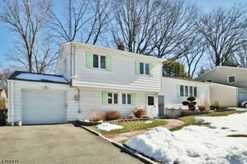 11 Bromley Dr - Photo 1
