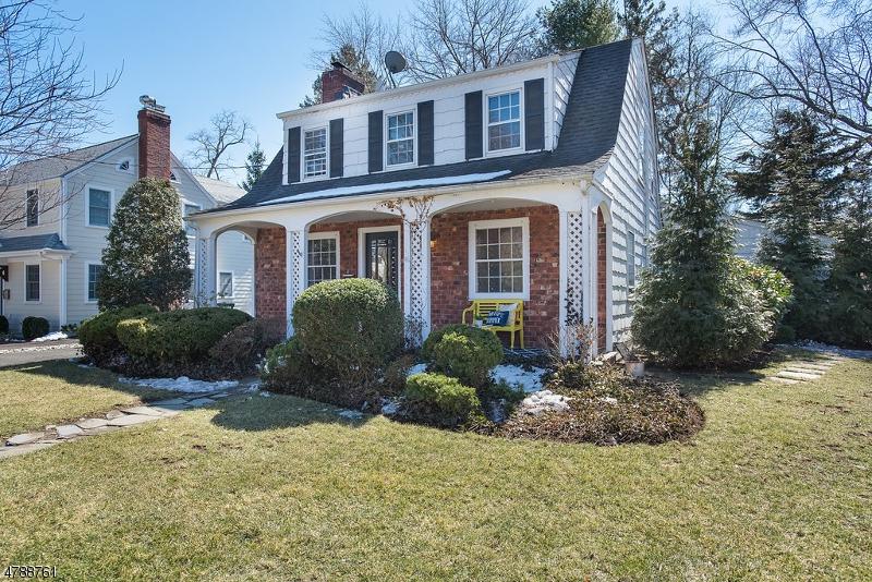 562 Linwood Ave - Photo 1