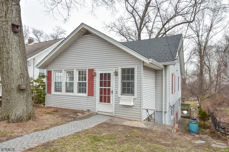 51 Minns Ave - Photo 1