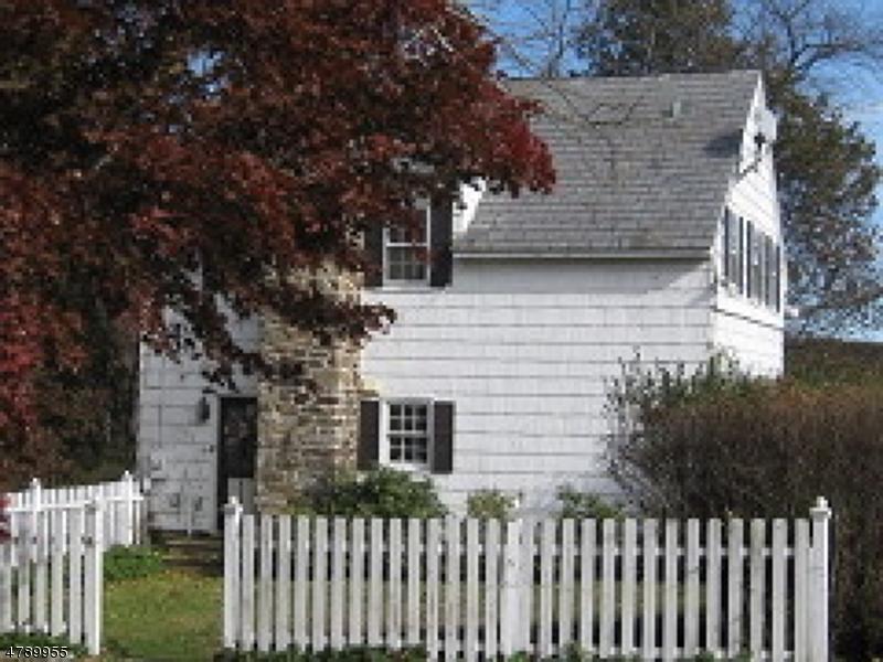 9 Schoolhouse Ln - Photo 1
