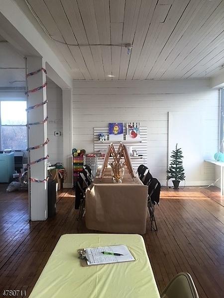 922 Main St - Photo 1