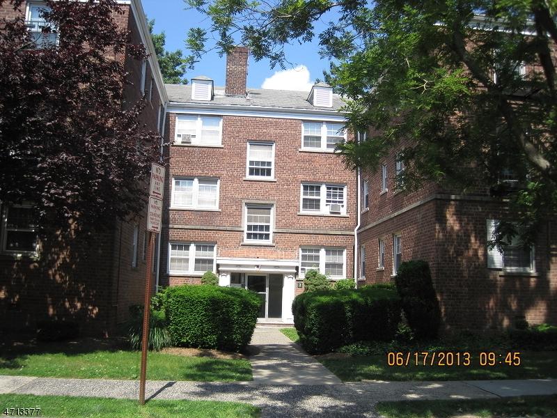 63 Forest Hill Pkwy - Photo 1