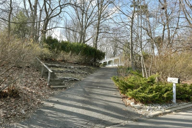 61 Hillcrest Dr - Photo 1
