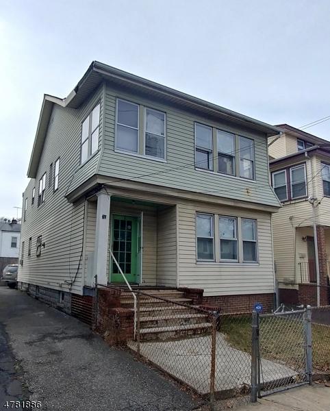 70 Campfield St - Photo 1