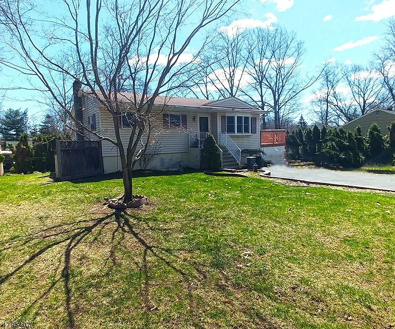 133 Windsor Ave - Photo 1