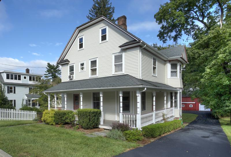 2 Dewey Ave - Photo 1