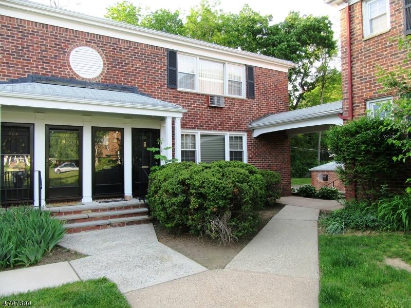 303 Pitney Pl - Photo 1