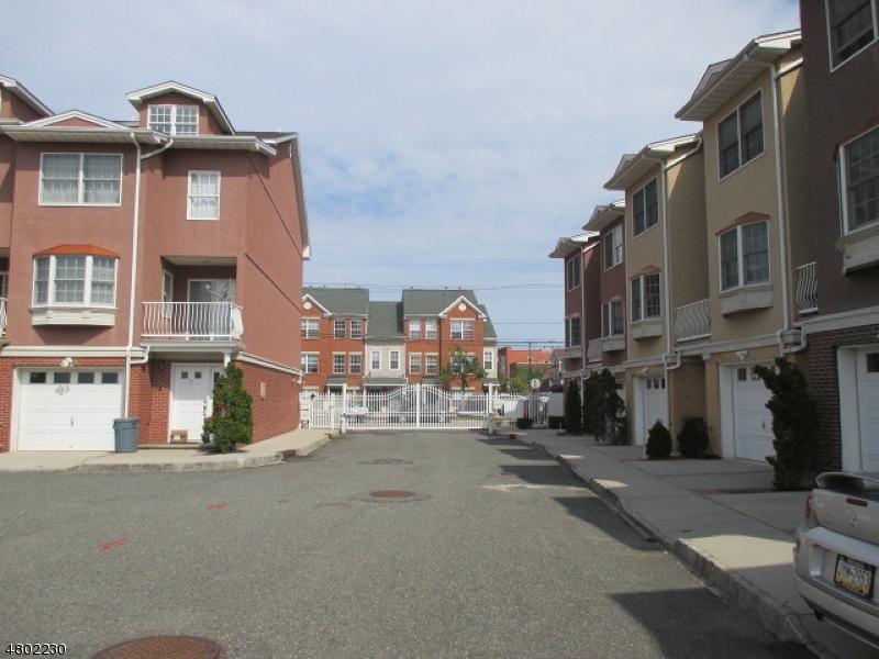7 Harbor Front Ct - Photo 1
