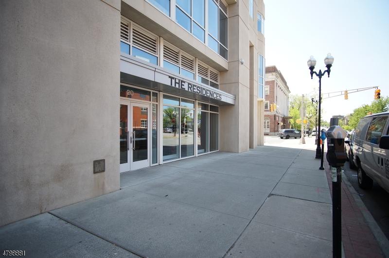 20 Livingston Ave - Photo 1