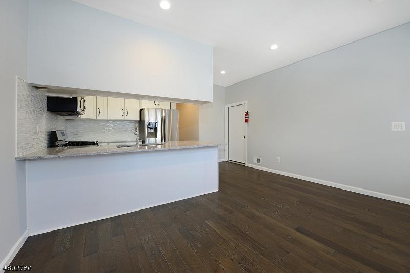 210 Garside St - Photo 1