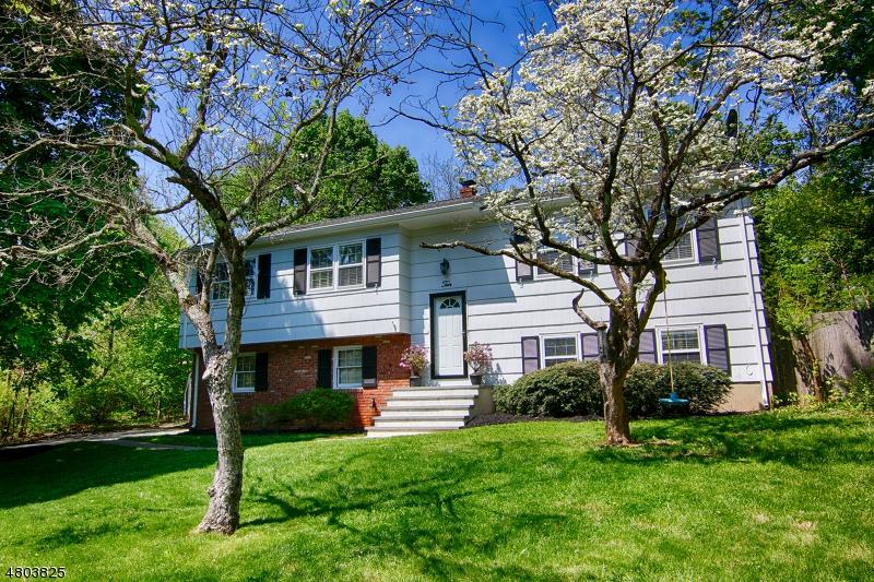 10 Courter St - Photo 1