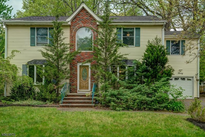 20 Tooker Pl - Photo 1