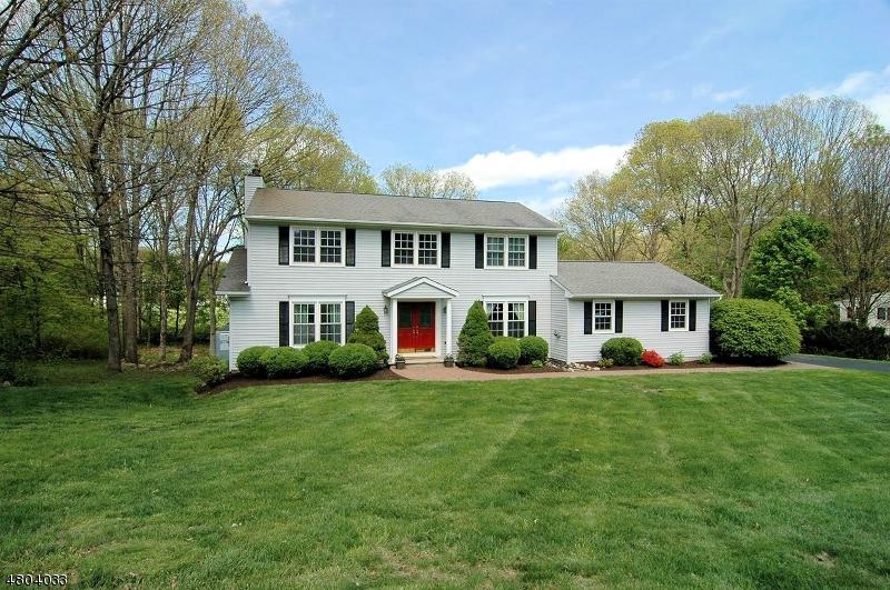 10 Overhill Ter - Photo 1