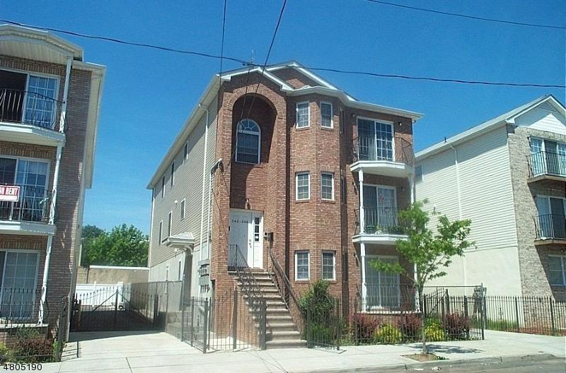 343 Hawthorne Ave - Photo 1