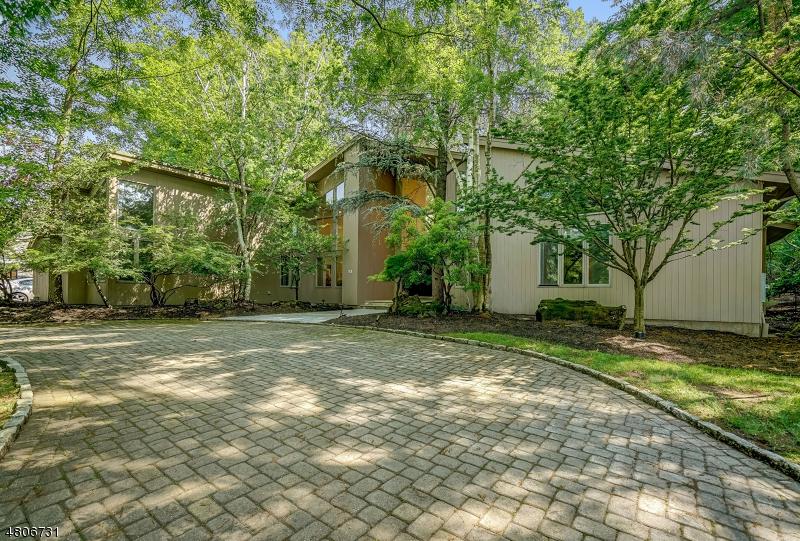 53 Hamilton Dr E - Photo 1