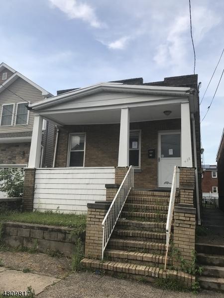 428 Keene St - Photo 1