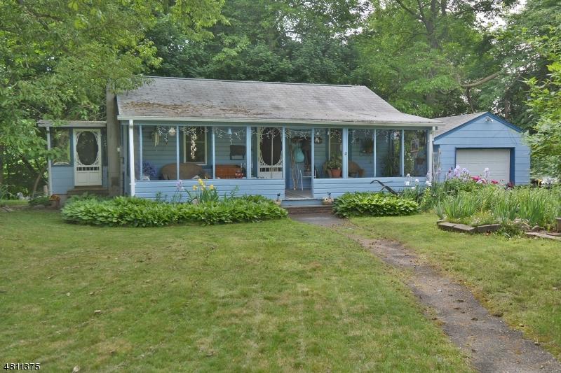187 W Oakland Ave - Photo 1
