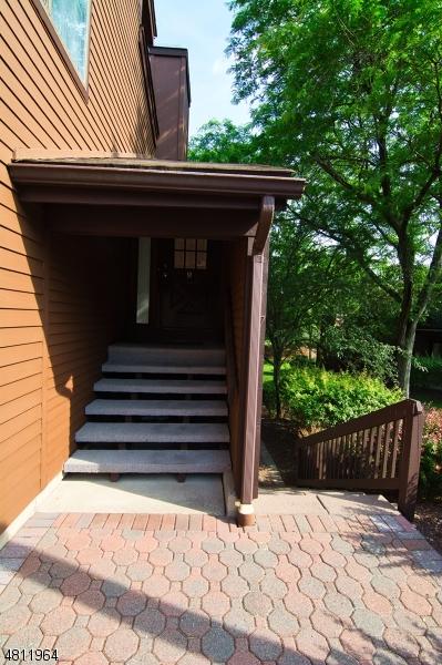 8 Meadowview Dr - Photo 1