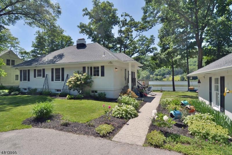 25 Compass Ave - Photo 1