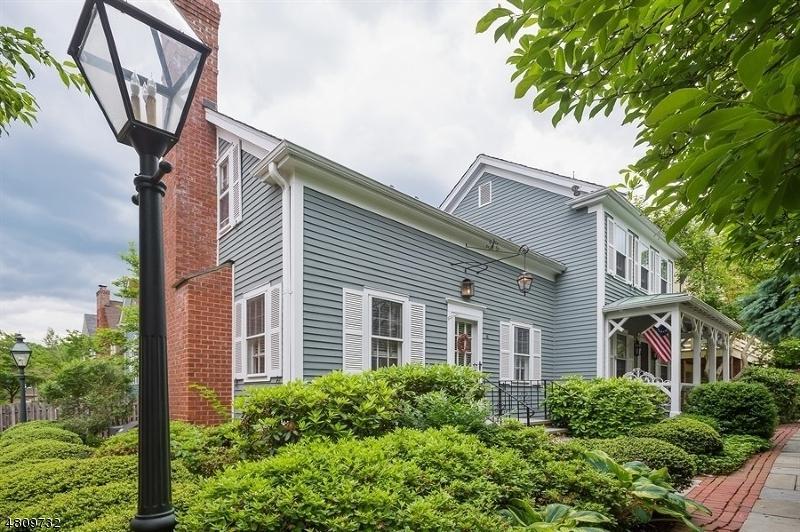 4 Murray Hill Sq - Photo 1