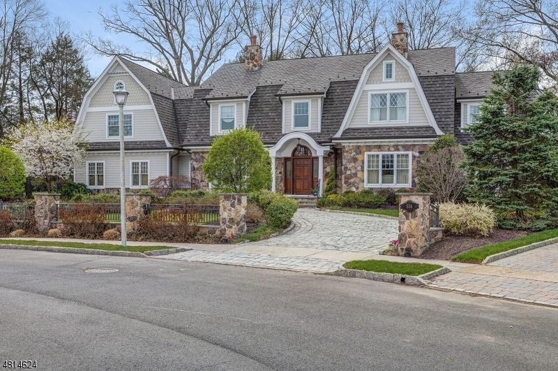 556 Ashwood Rd - Photo 1