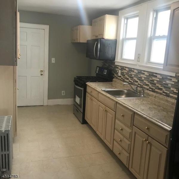 310 Montgomery St - Photo 1