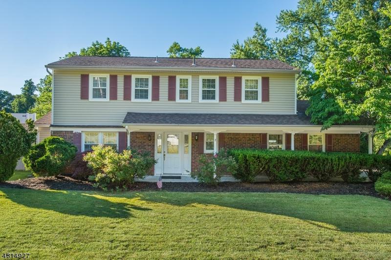 24 Fleetwood Dr - Photo 1