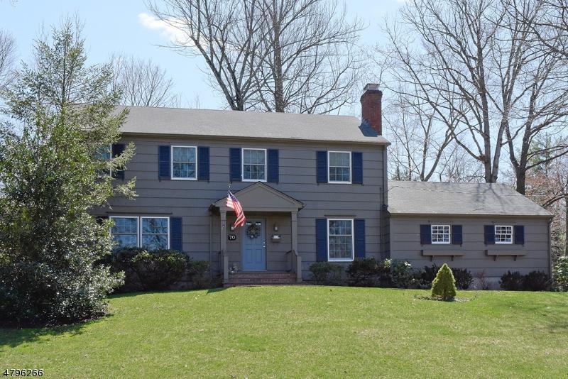 70 Rose Ave - Photo 1