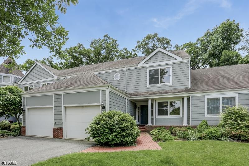4 Woodcrest Dr - Photo 1