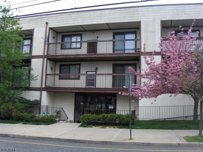 19 Plauderville Ave - Photo 1