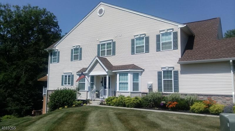 1 Pembrook Ln - Photo 1