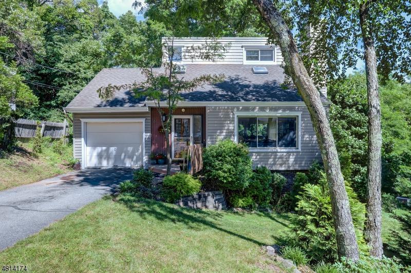 16 Iowa Ave - Photo 1