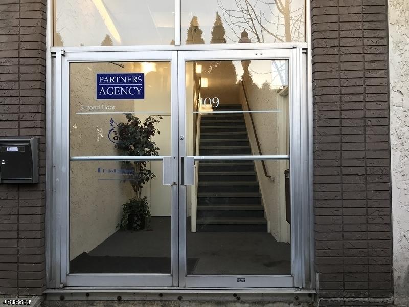 109 W South Ave - Photo 1