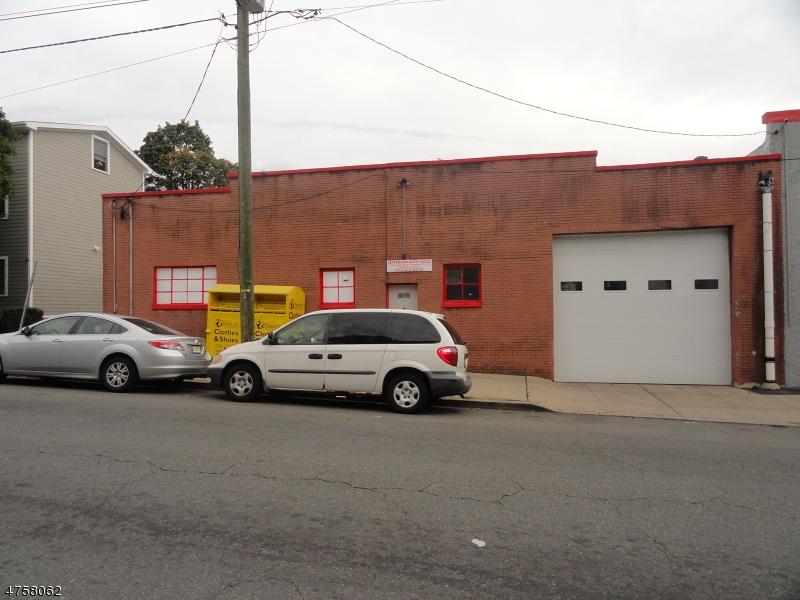 439 Oak St - Photo 1
