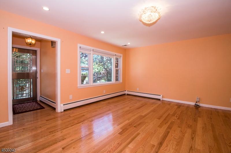 24 Collins Ter - Photo 1