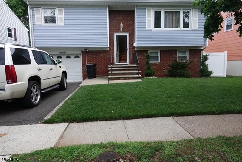 1895 Henry St - Photo 1